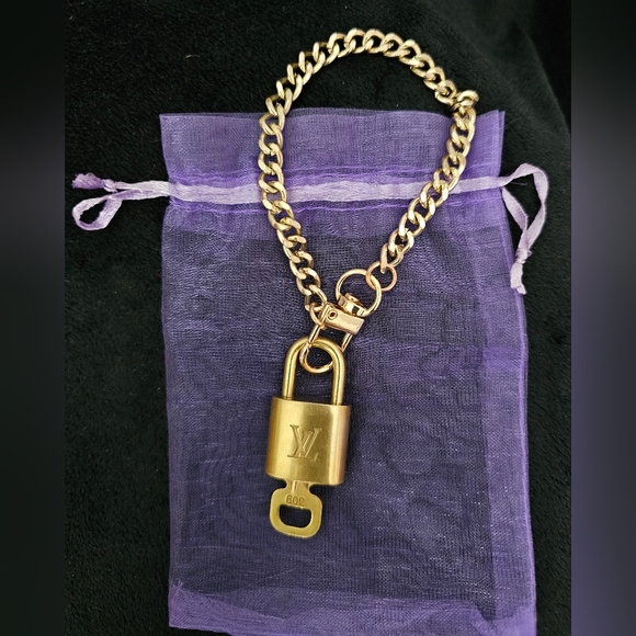 Authentic Louis Vuitton ๐ Lock & Key #309 with unbranded chain - Picture 2 of 5